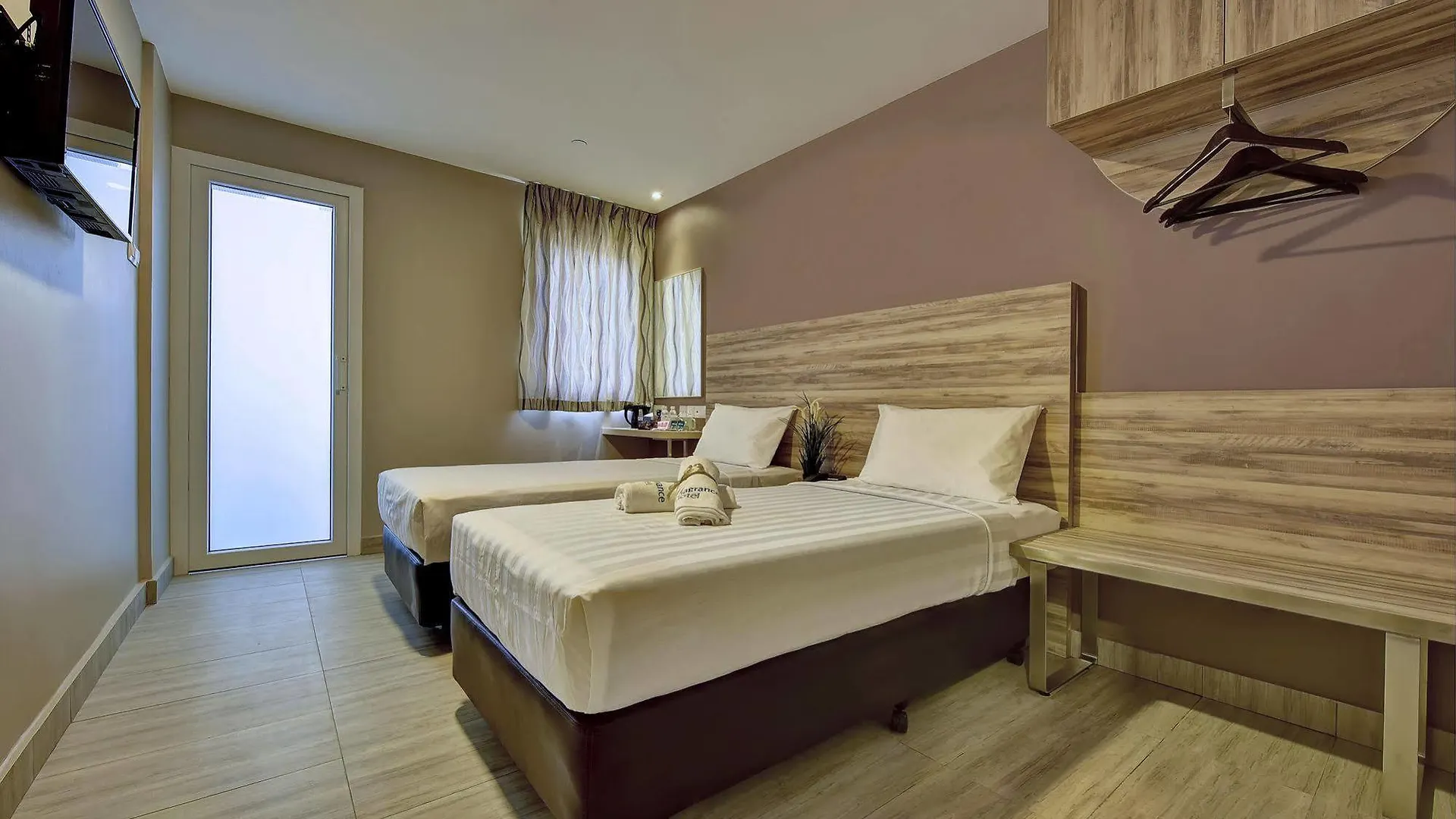 Ibis Budget Singapore Crystal 2*,