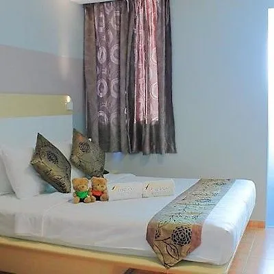 Ibis Budget Singapore Crystal Hotel