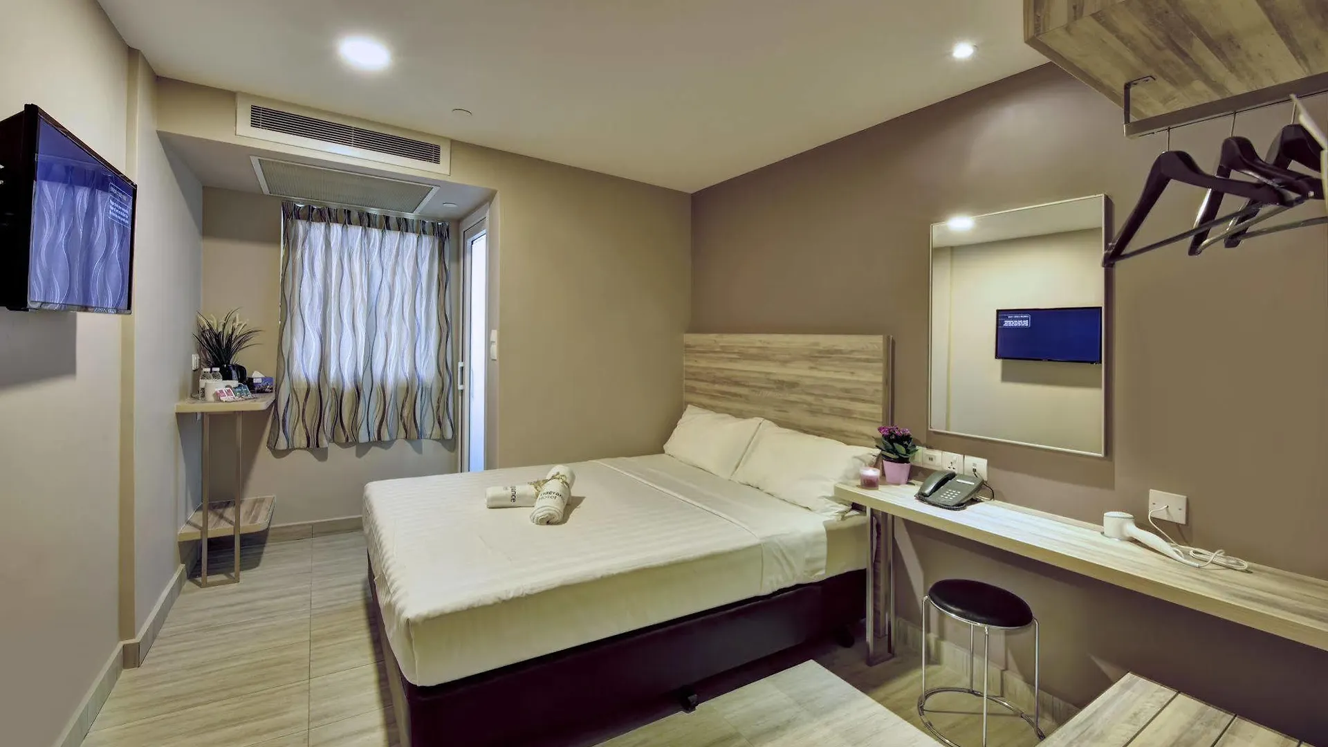 Ibis Budget Singapore Crystal Hotel