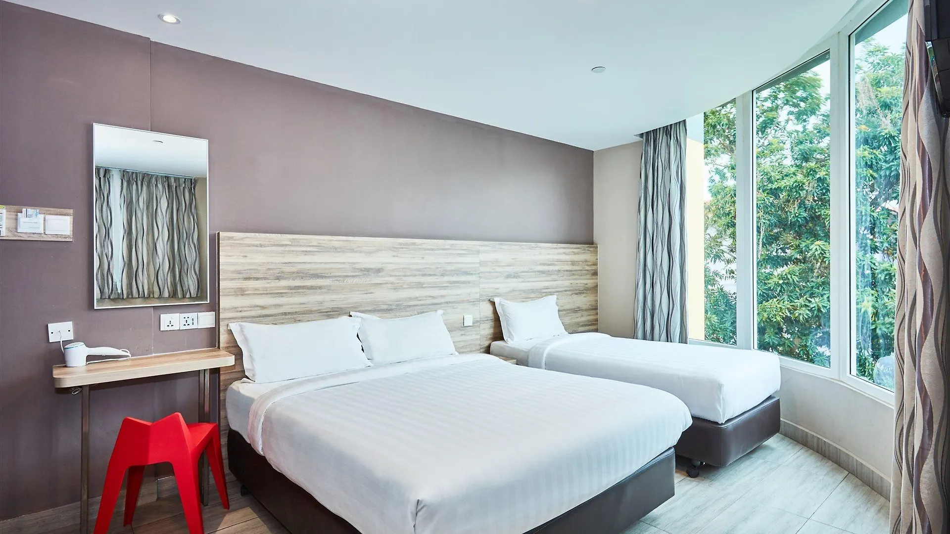 Ibis Budget Singapore Crystal