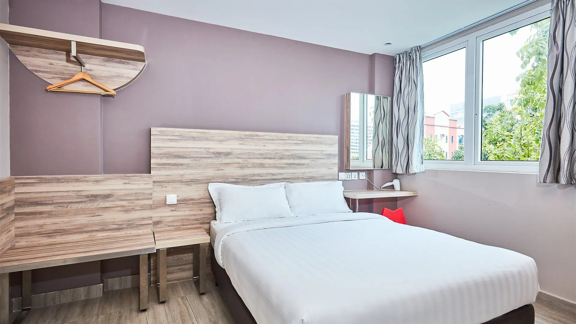 Ibis Budget Singapore Crystal