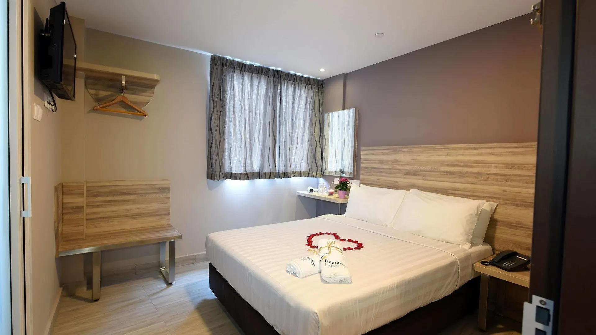 Ibis Budget Singapore Crystal Hotel